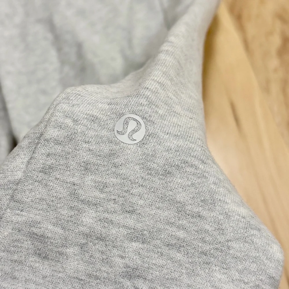 LIKE NEW Lululemon Women’s Scuba High Rise Cropped Joggers_3